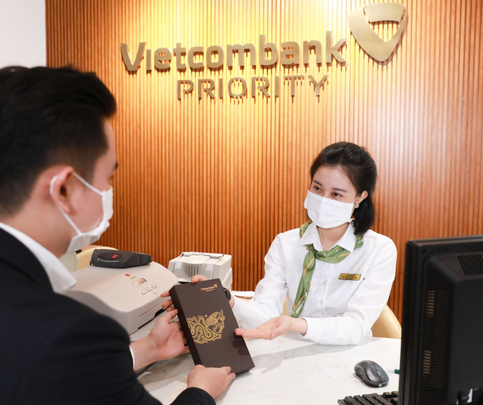 Chiếc thẻ đen Vietcombank quyền lực sang trọng 